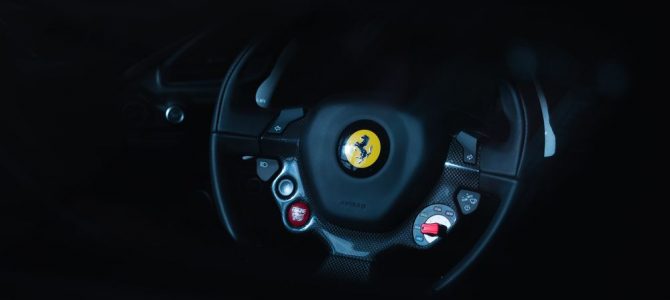 Hvor skal du gøre af din Ferrari? Hvor skal du gøre af din Ferrari?